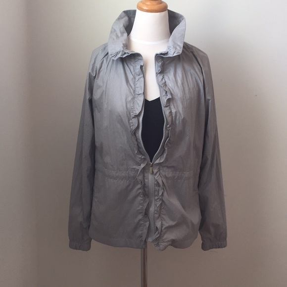 GAP Fit Ruffle Front Jacket - Picture 3 of 8